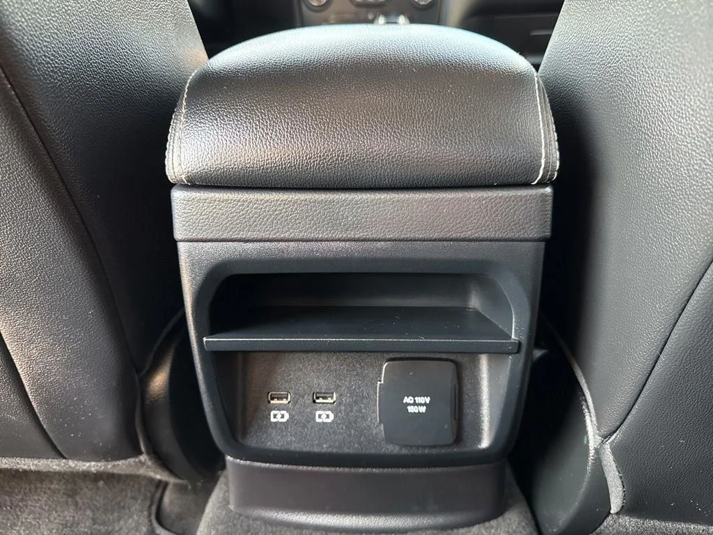 Used 2019 White Ford Lariat image 23