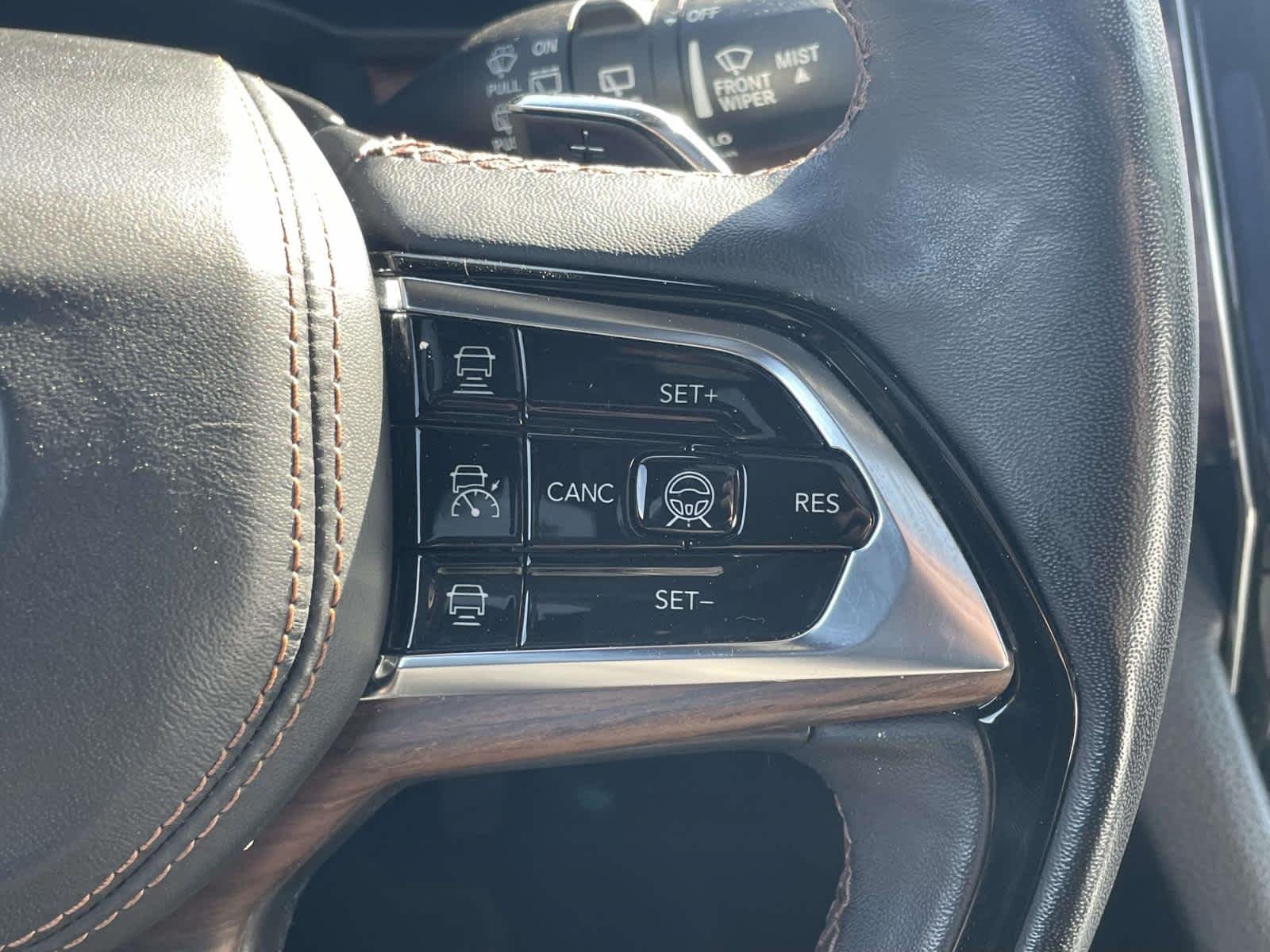 Used 2023 Silver Jeep Summit 4x4 image 47