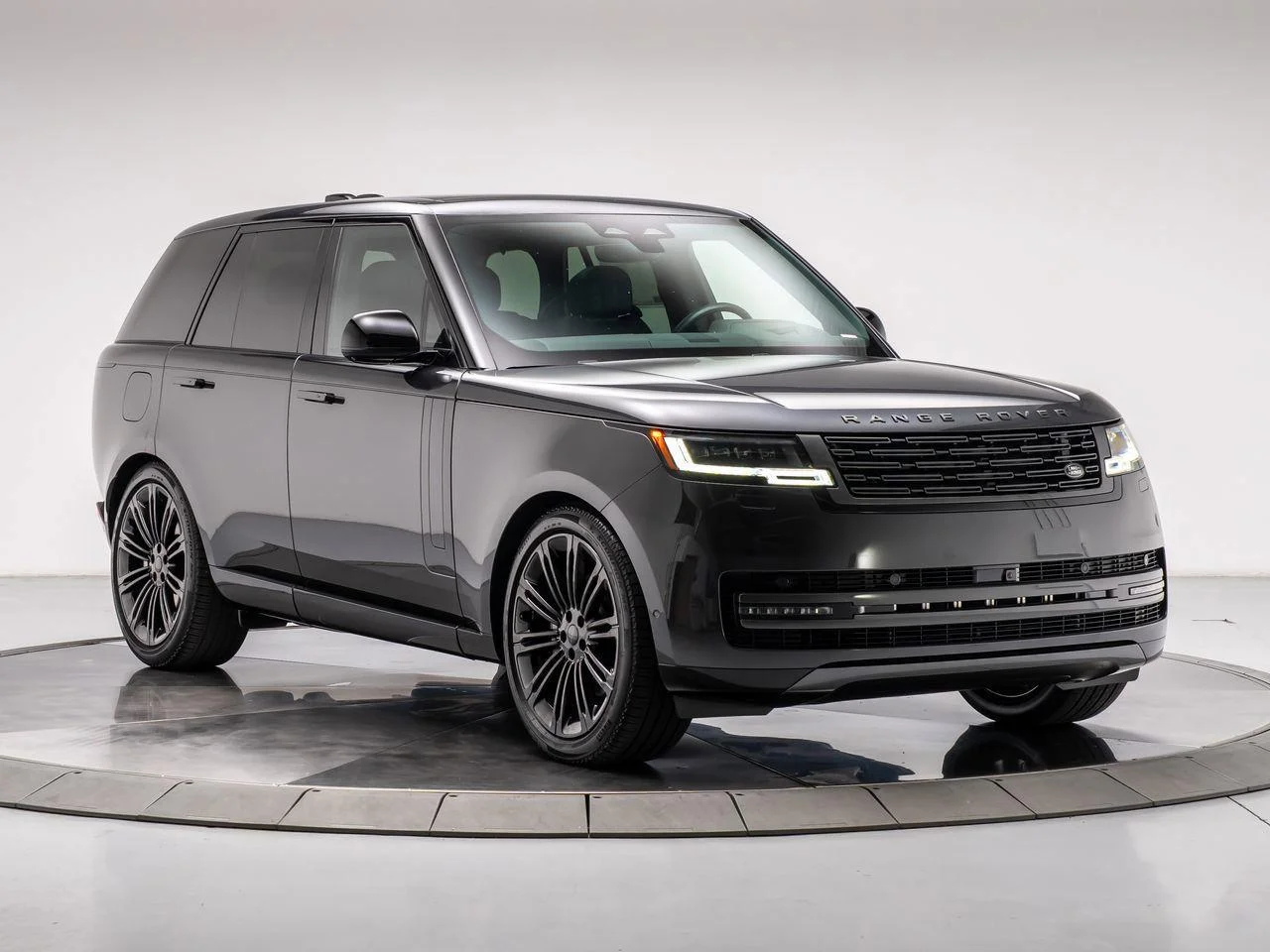 New 2026 Carpathian Grey Land Rover P400 SE image 7
