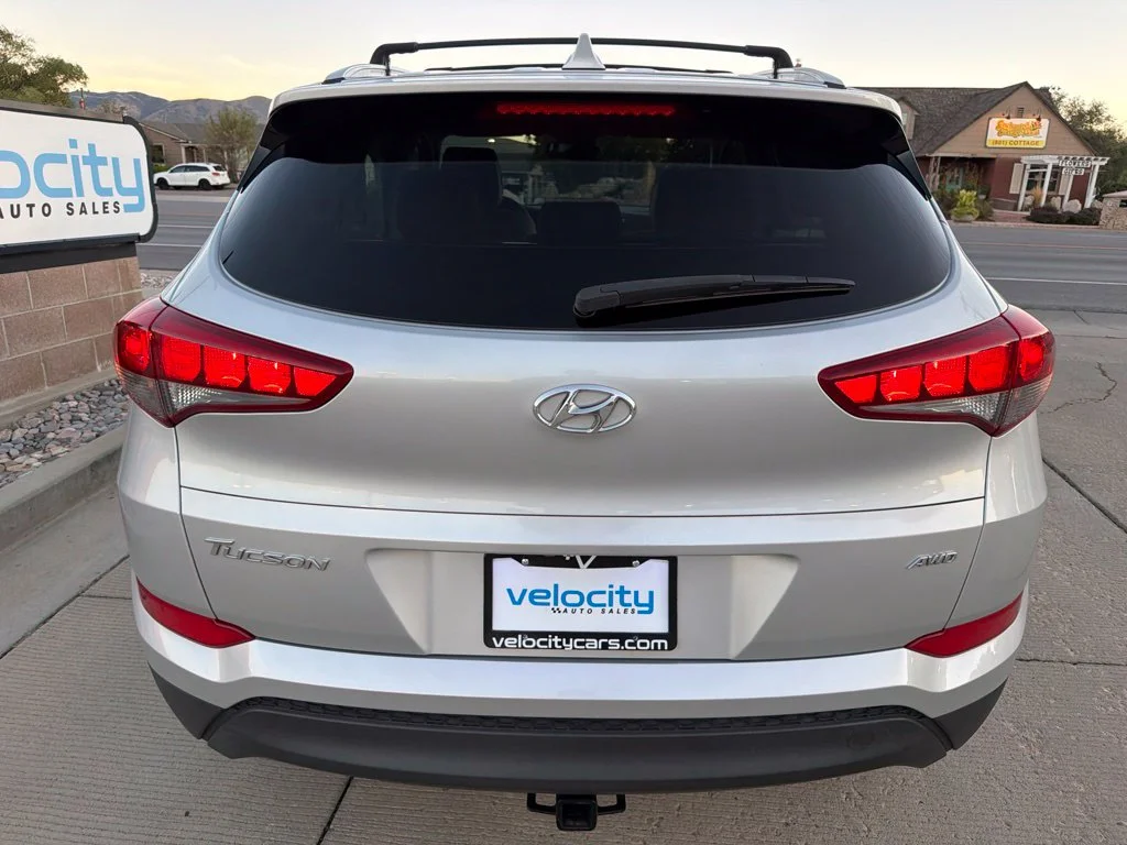Used 2018 Silver Hyundai SEL image 4
