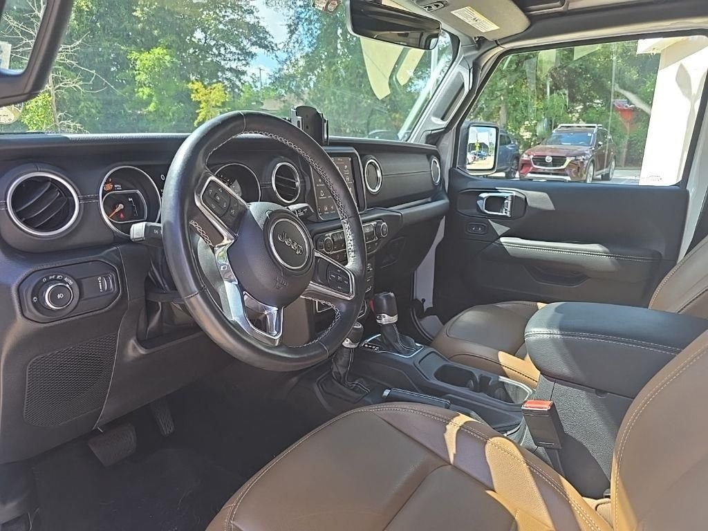 Used 2023 White Jeep Sahara image 25