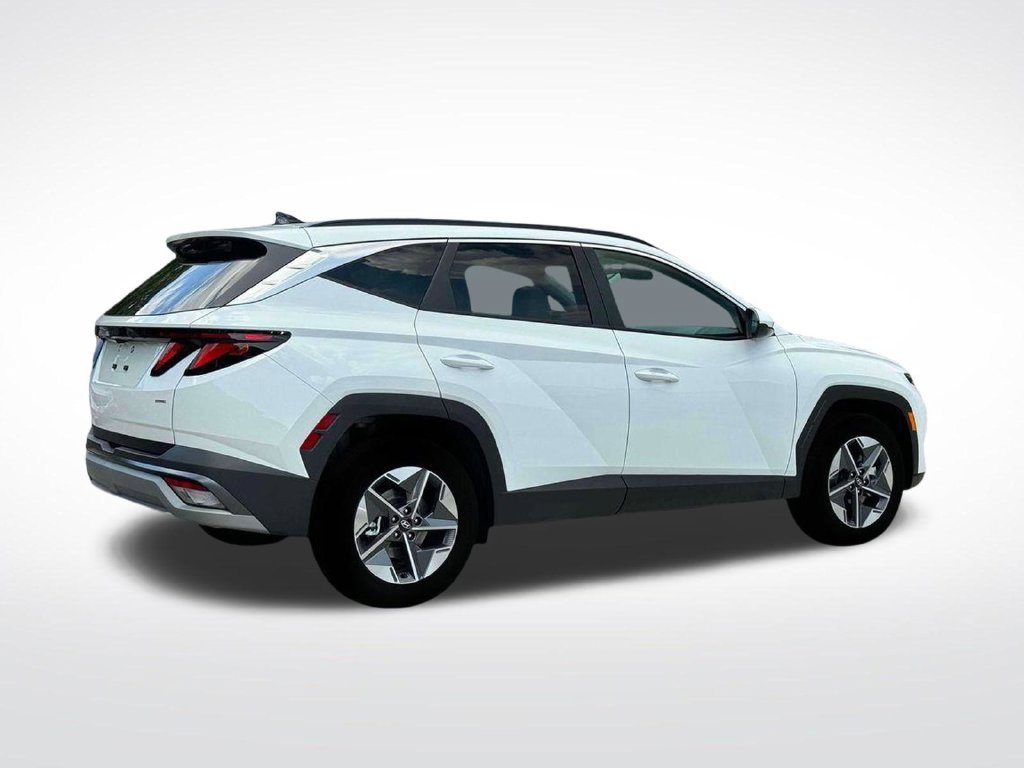 New 2025 White Hyundai SEL AWD image 27