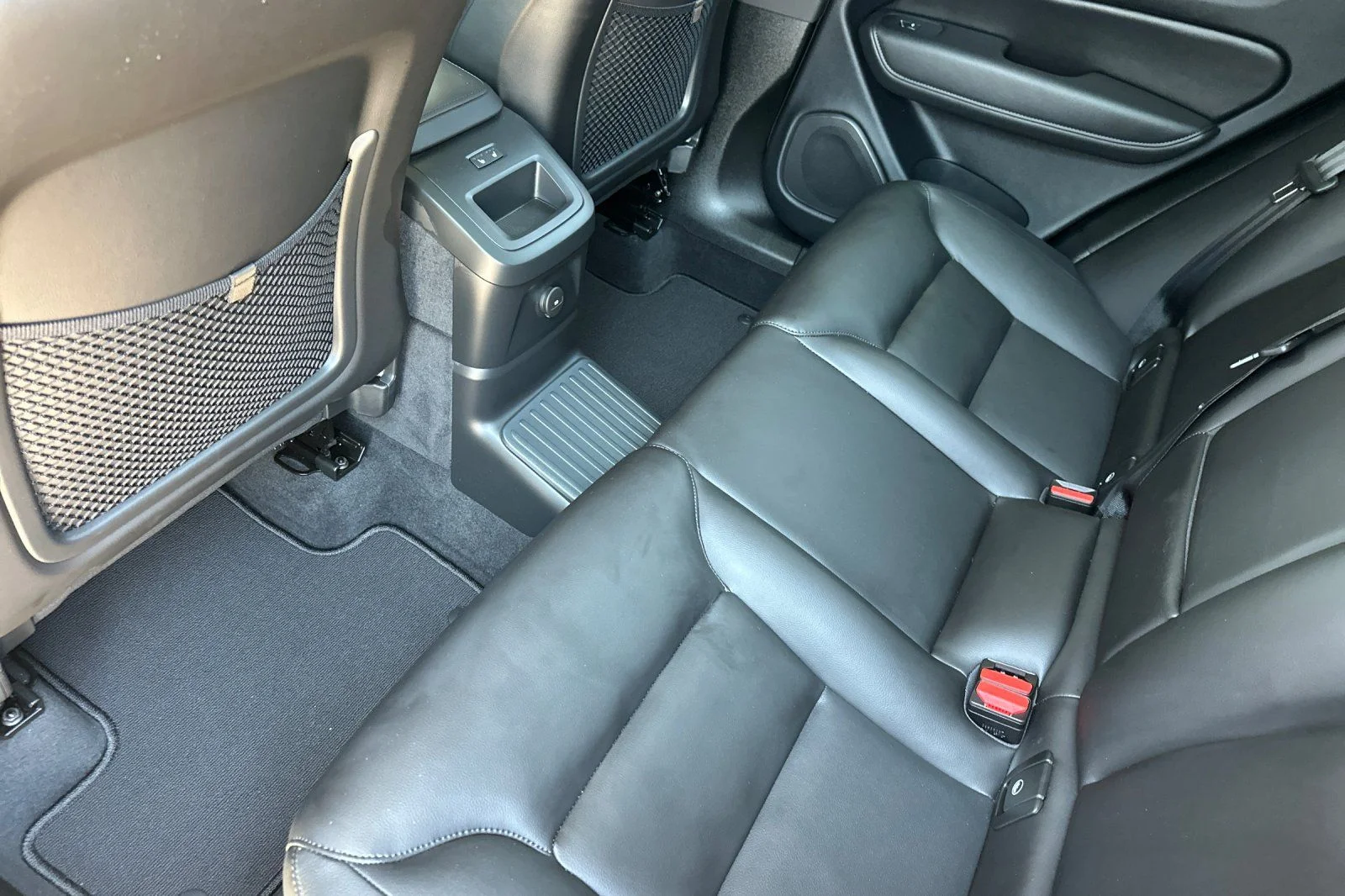 Used 2025  Volvo T8 Core image 12