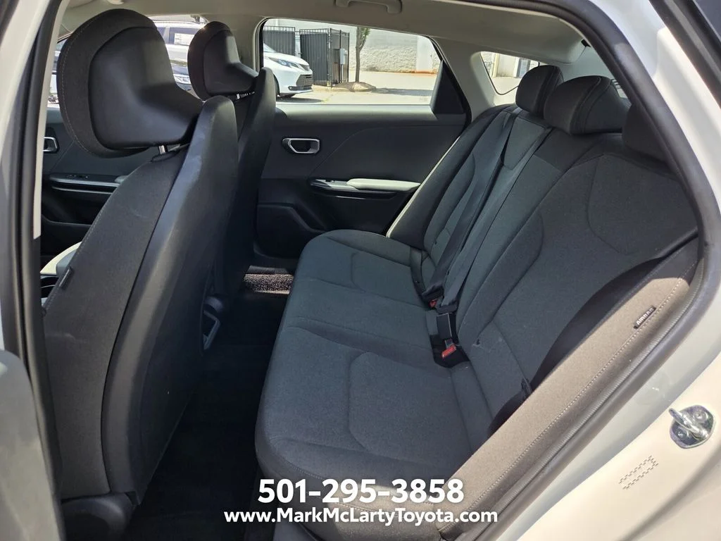 Used 2025 White Kia LXS image 9