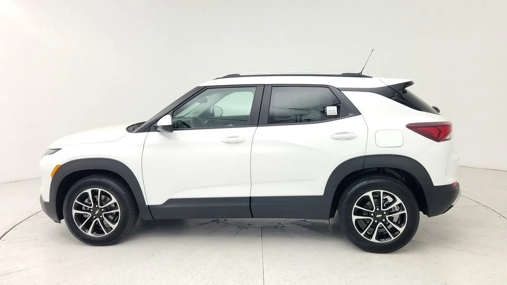 New 2026 Summit White Chevrolet LT image 5