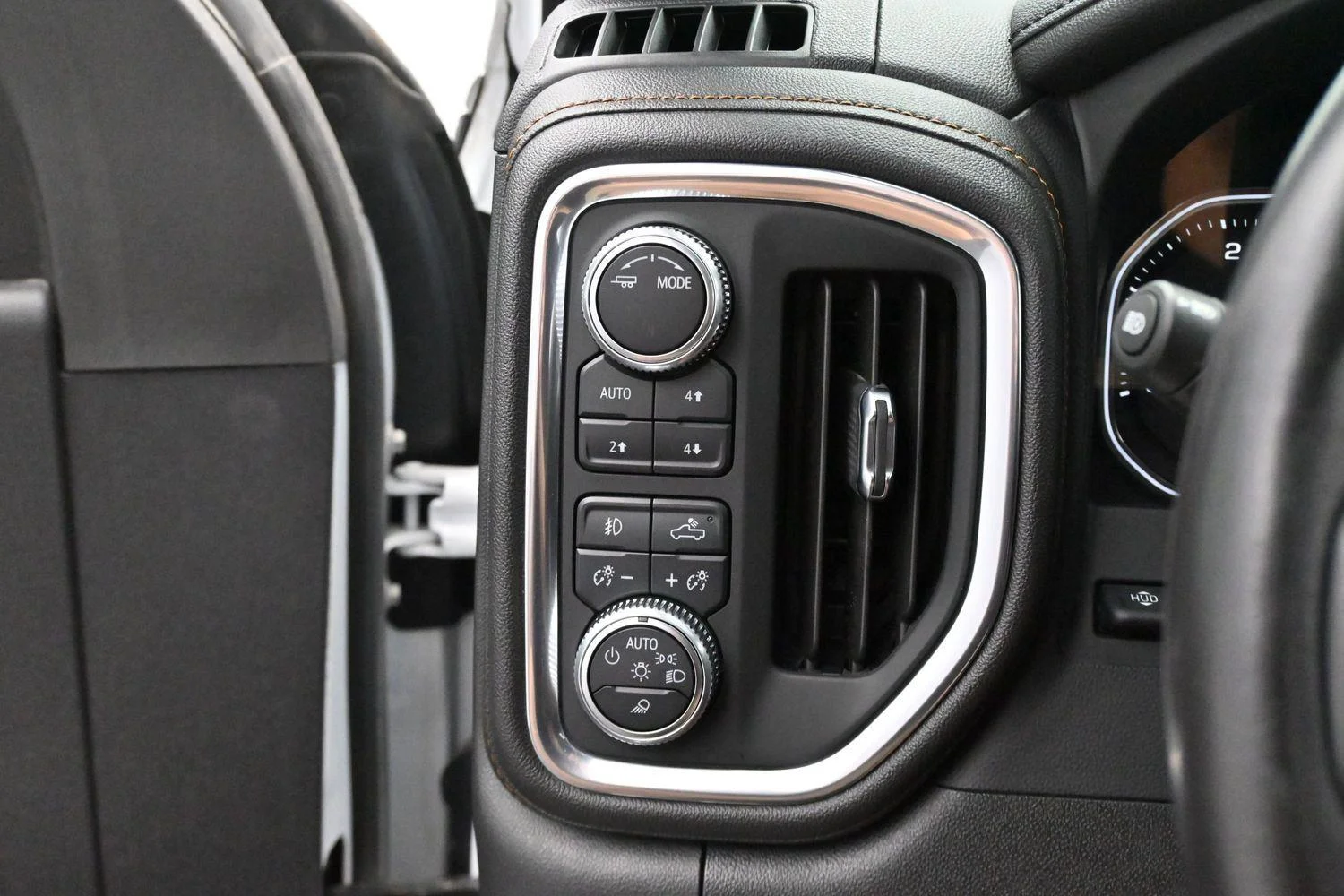 Used 2021 SUMMIT WHITE GMC AT4 image 29