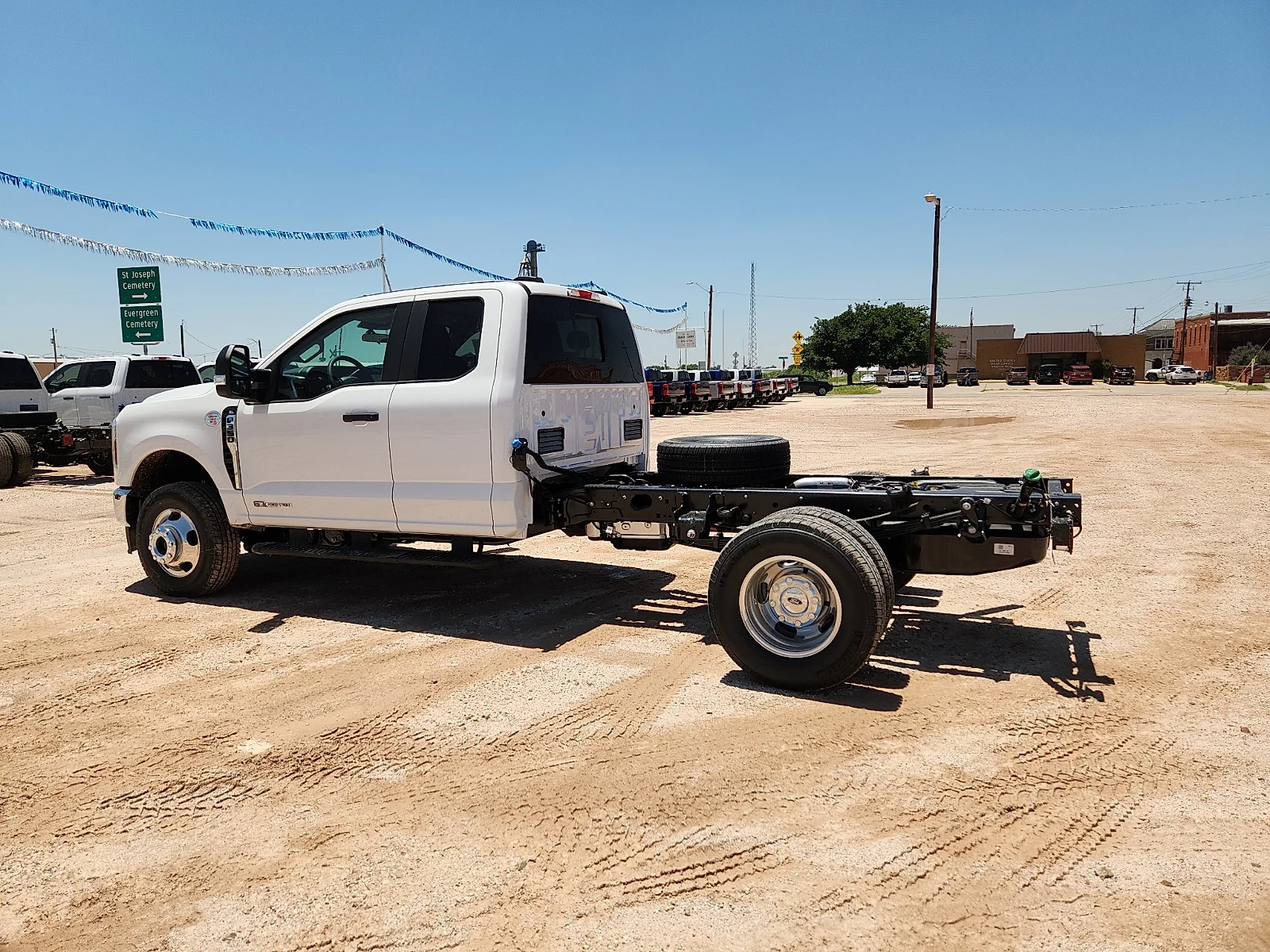 New 2026 Oxford White Ford F-350® XL image 4