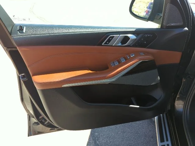 Used 2025 Black BMW xDrive40i image 15