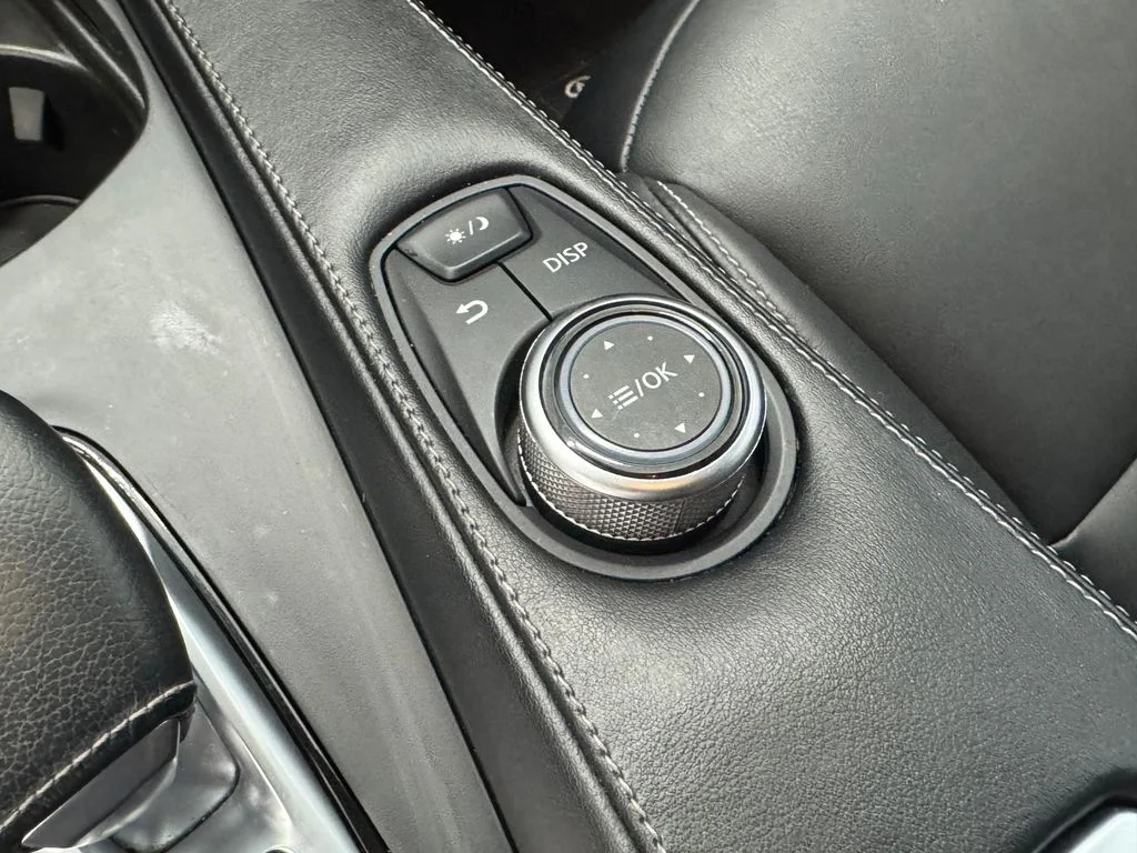 Certified Used 2022 Black INFINITI LUXE image 35