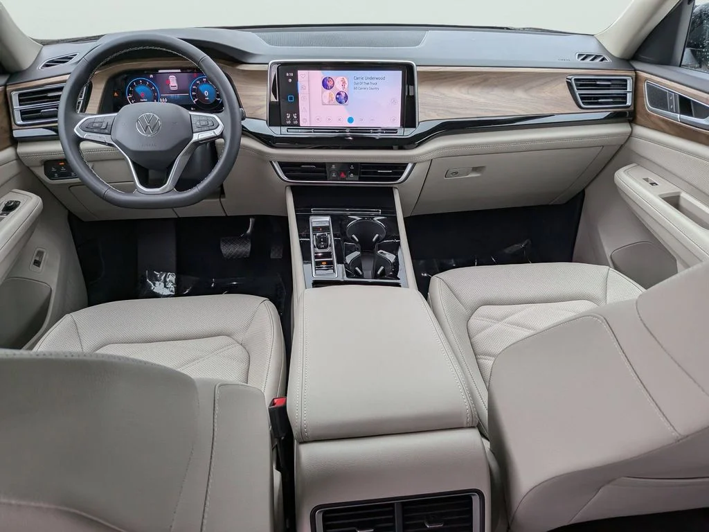 New 2026 Black Volkswagen 2.0T SE w/Technology image 9