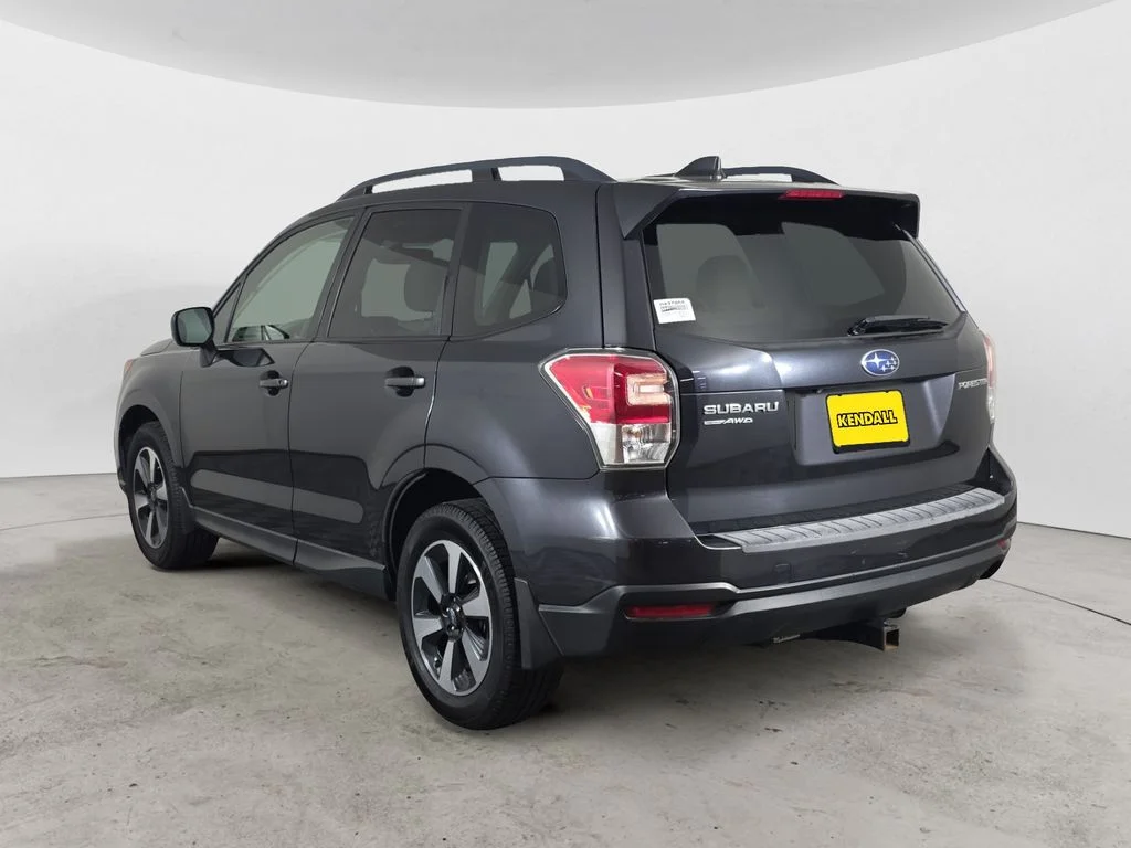 Used 2018 Dark Gray Metallic Subaru 2.5i Premium image 3