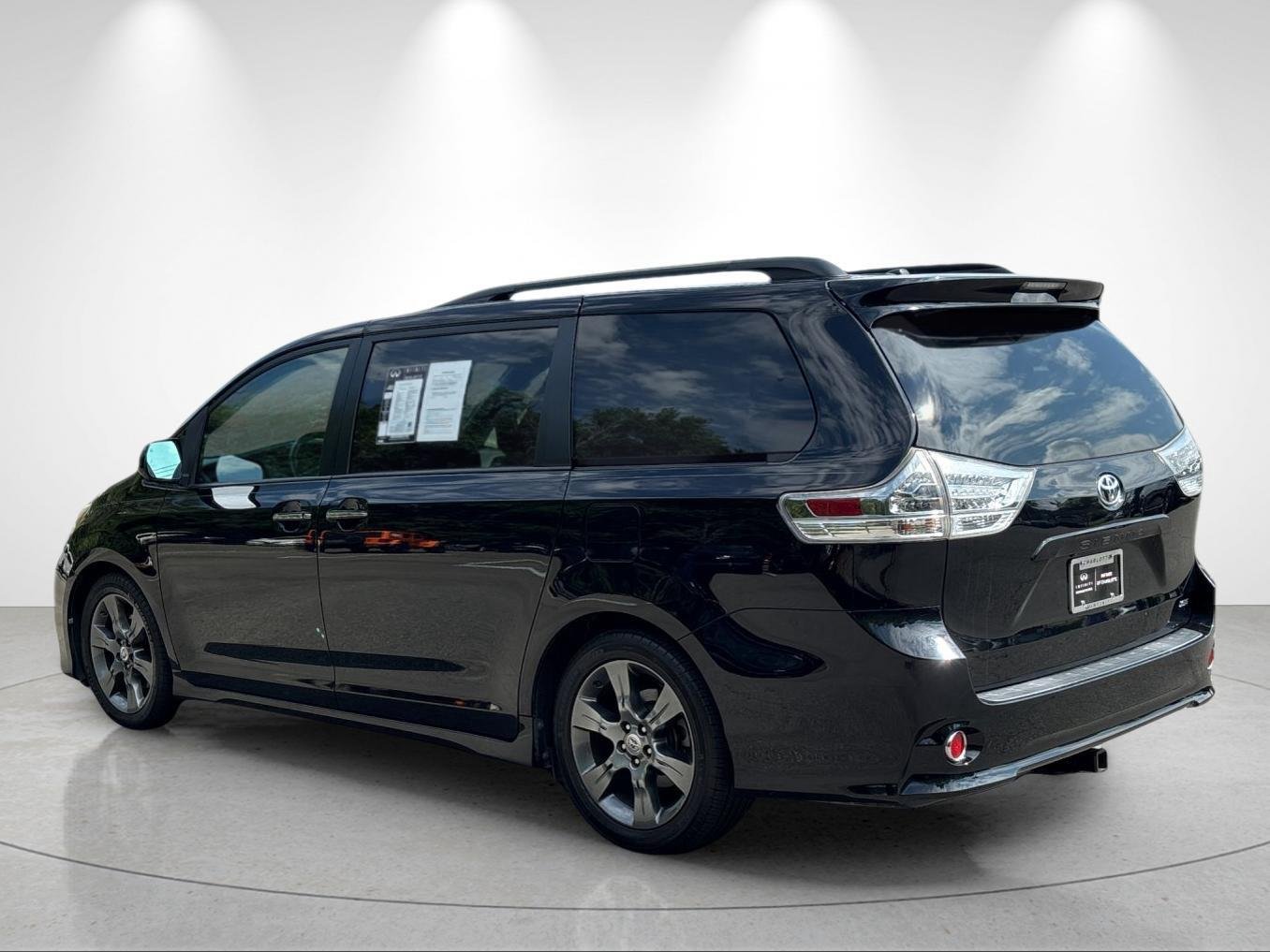 Used 2016 Midnight Black Metallic Toyota SE image 3