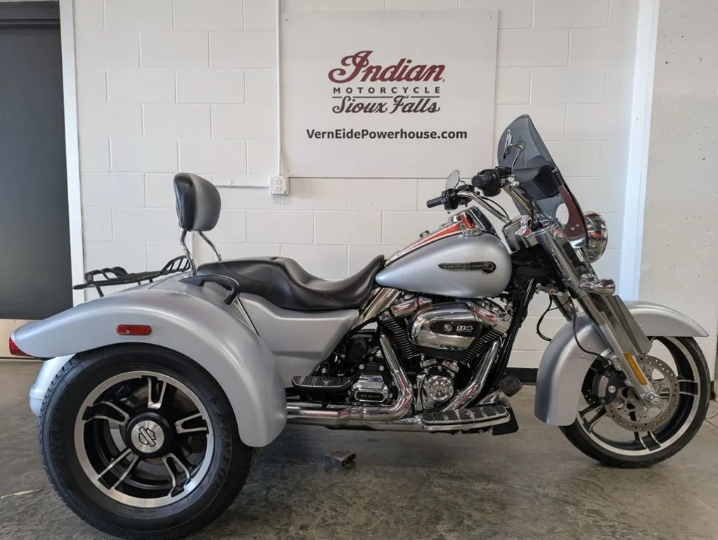 Certified Used 2020 Barracuda Silver Denim Harley-Davidson® FLRT - Freewheeler image 1