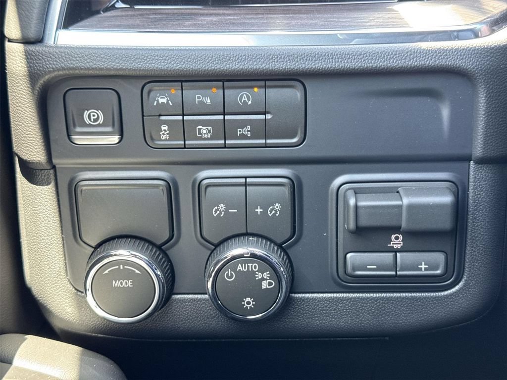 2026 Chevrolet Suburban LS - Photo 18