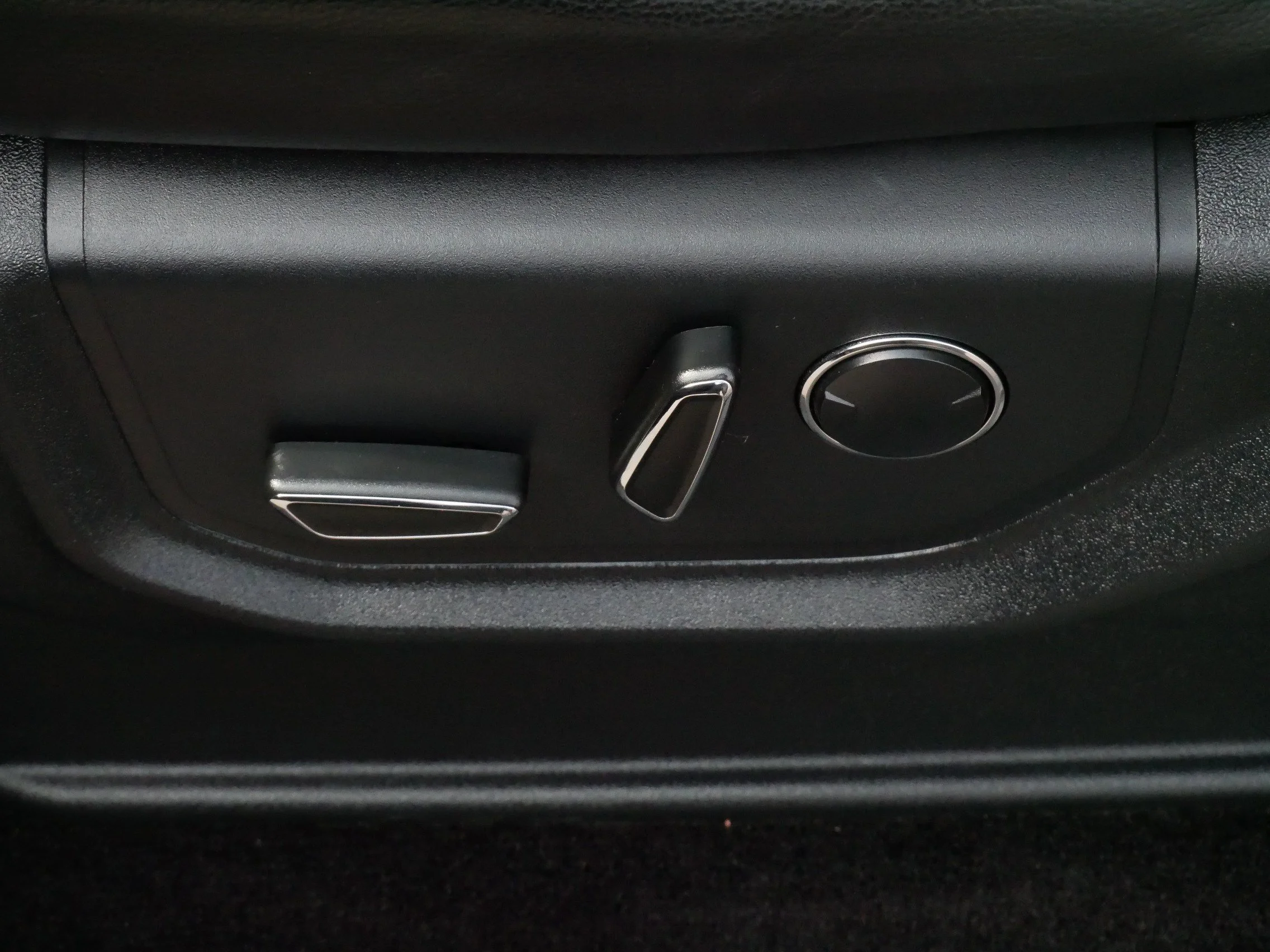 Used 2016 Shadow Black Ford Lariat image 14
