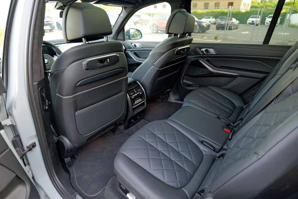 Used 2024 Brooklyn Gray Metallic BMW xDrive40i image 28