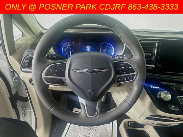 Used 2024 White Chrysler Select image 11