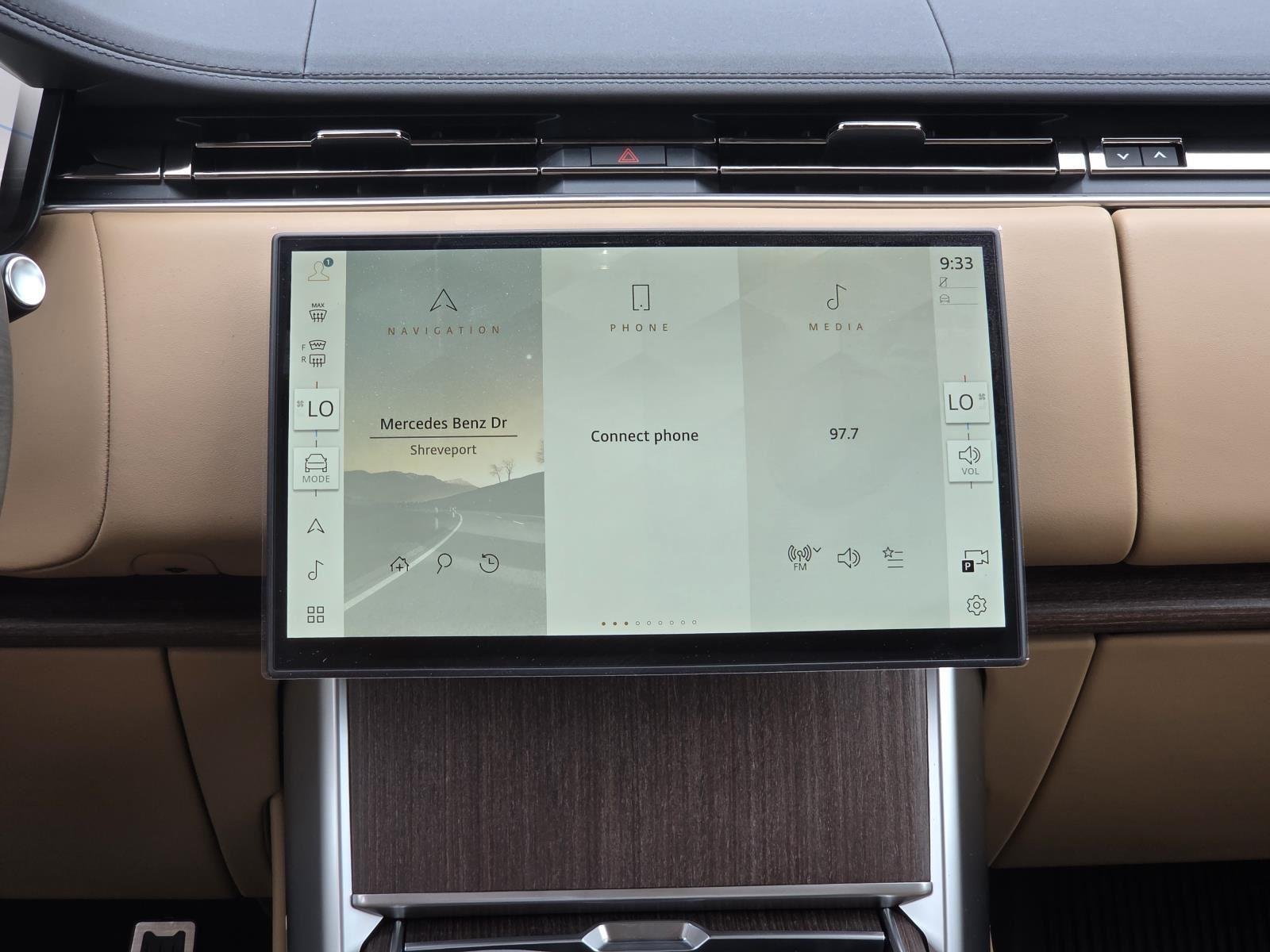 New 2026 Fuji White Land Rover SE image 17