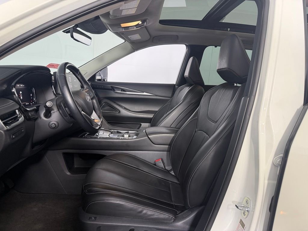 Used 2023 White INFINITI Sensory image 18