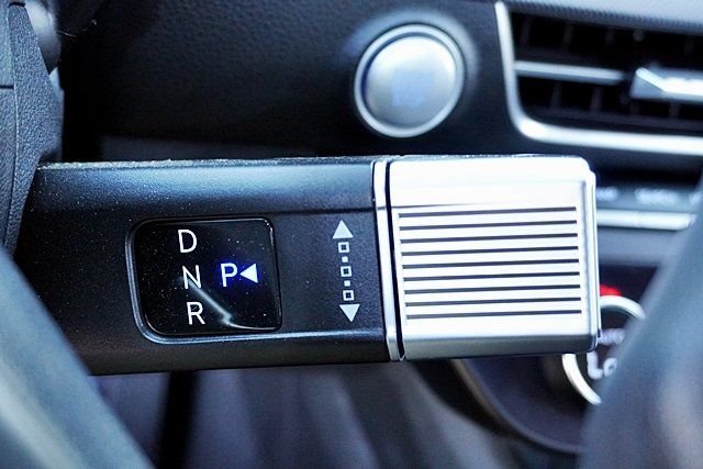 Used 2024 Silver Hyundai SEL image 28