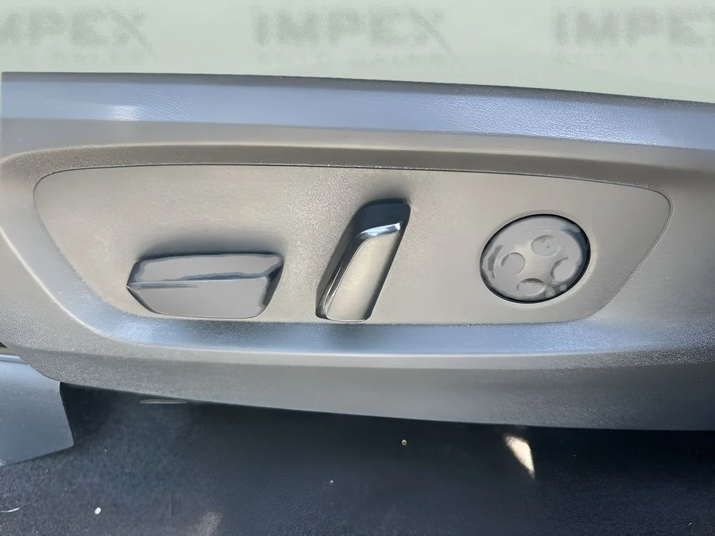 Used 2023 Gray INFINITI LUXE image 10