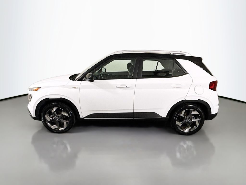 Used 2022 White Hyundai Limited image 4