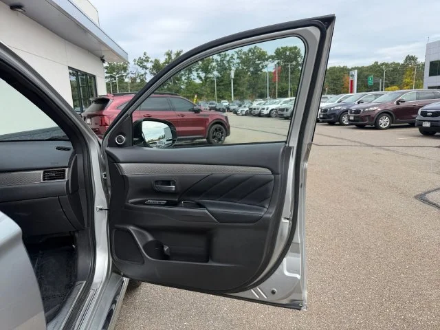 Used 2019 Silver Mitsubishi GT image 32