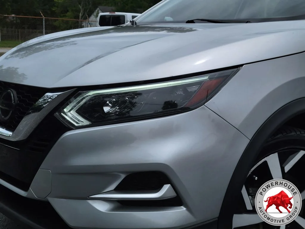 Used 2021 Silver Nissan SL image 10