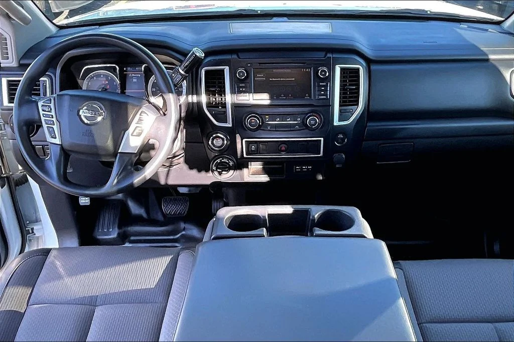 Used 2019 White Nissan S image 14