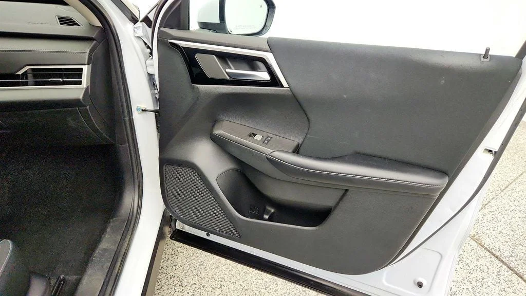 Used 2022 White Diamond Mitsubishi ES FWD image 24