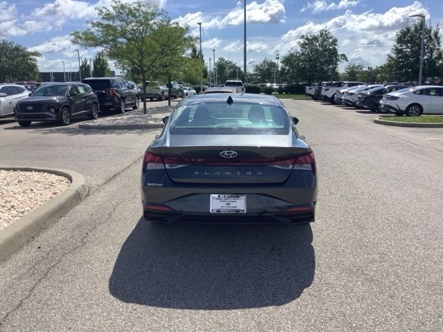 Used 2021 Gray Hyundai SEL image 4