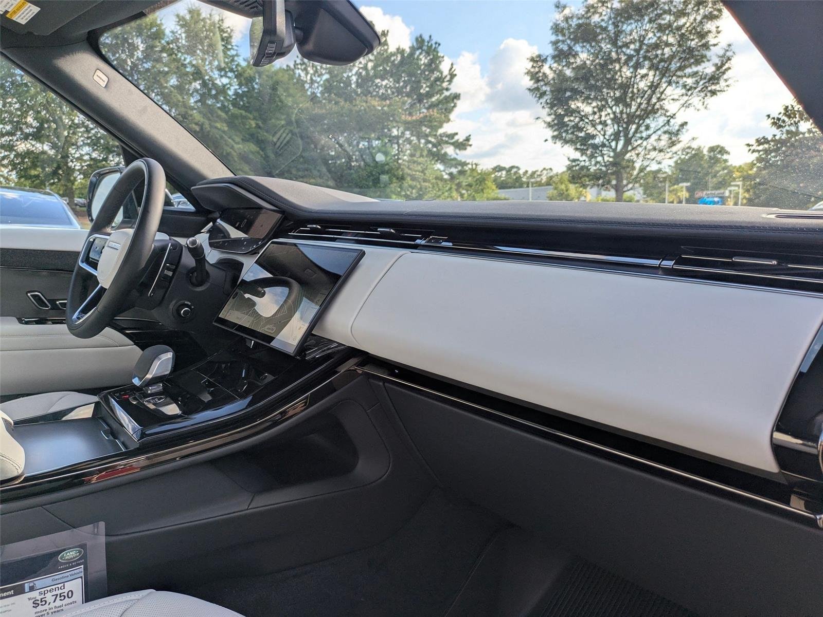 New 2026 Fuji White Land Rover SE image 37