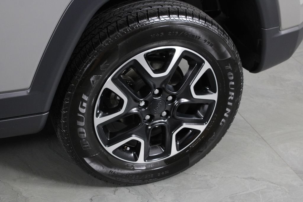 Used 2020 Gray Jeep Trailhawk image 12