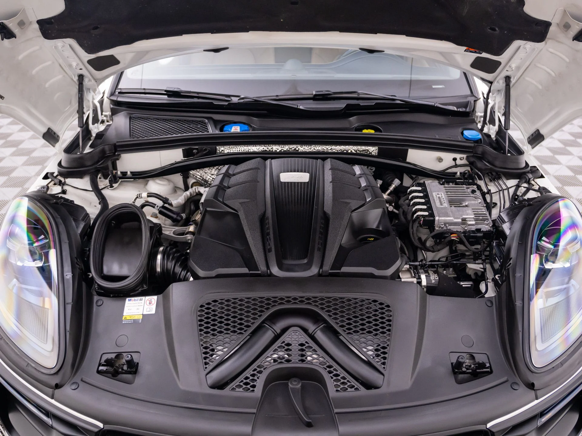 Used 2023  Porsche GTS image 33