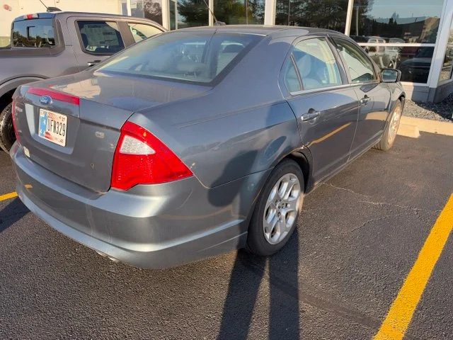 Used 2011 Blue Ford SE image 4
