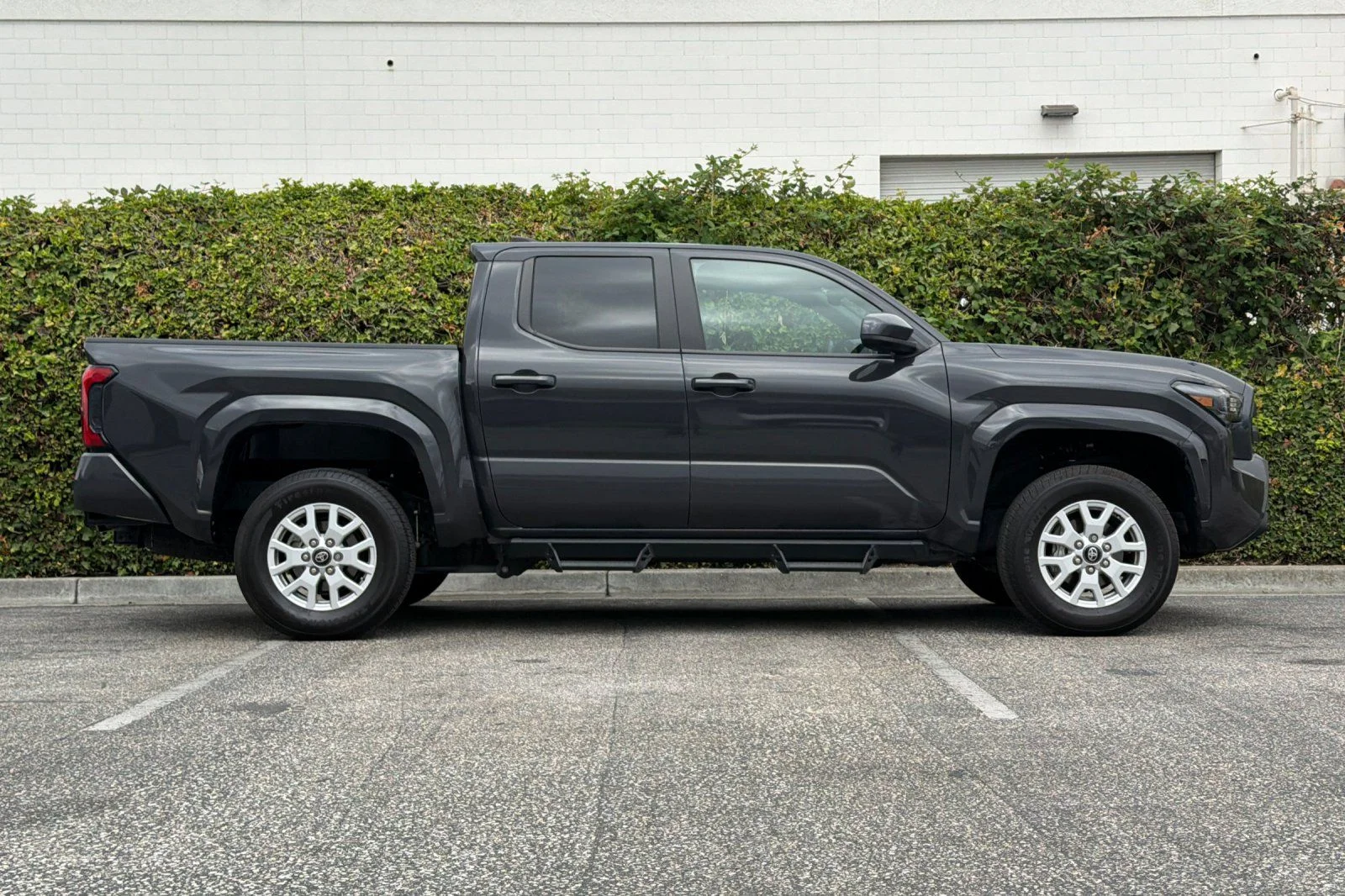 Used 2024  Toyota SR5 image 3