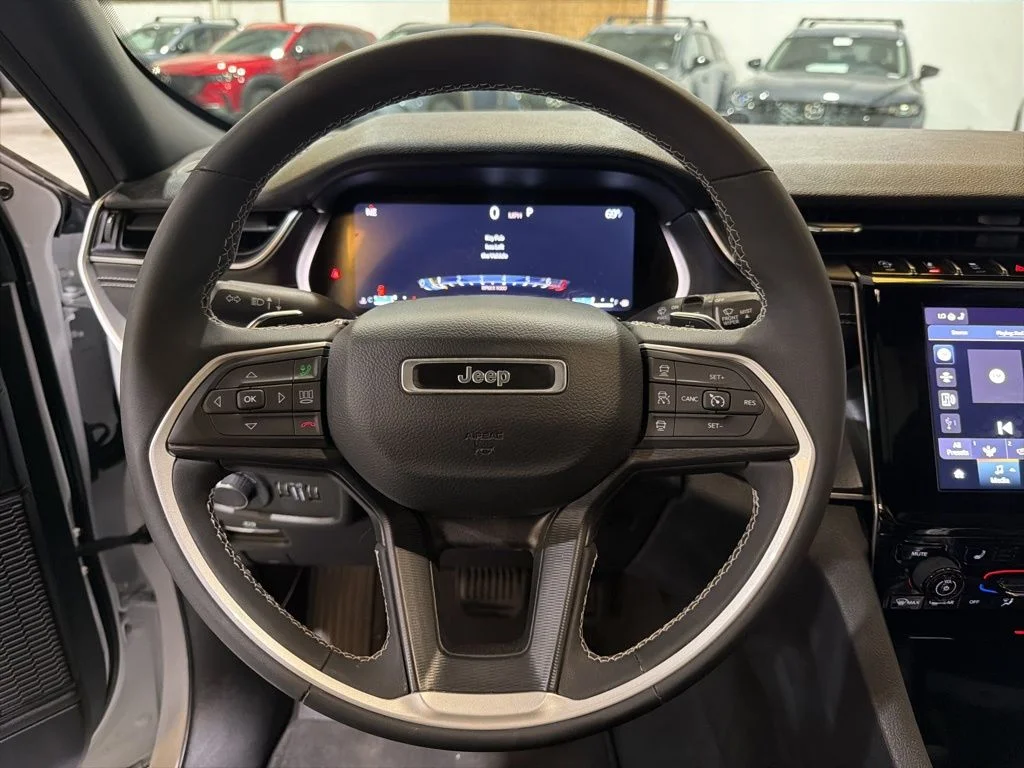Used 2023 White Jeep Altitude X image 11