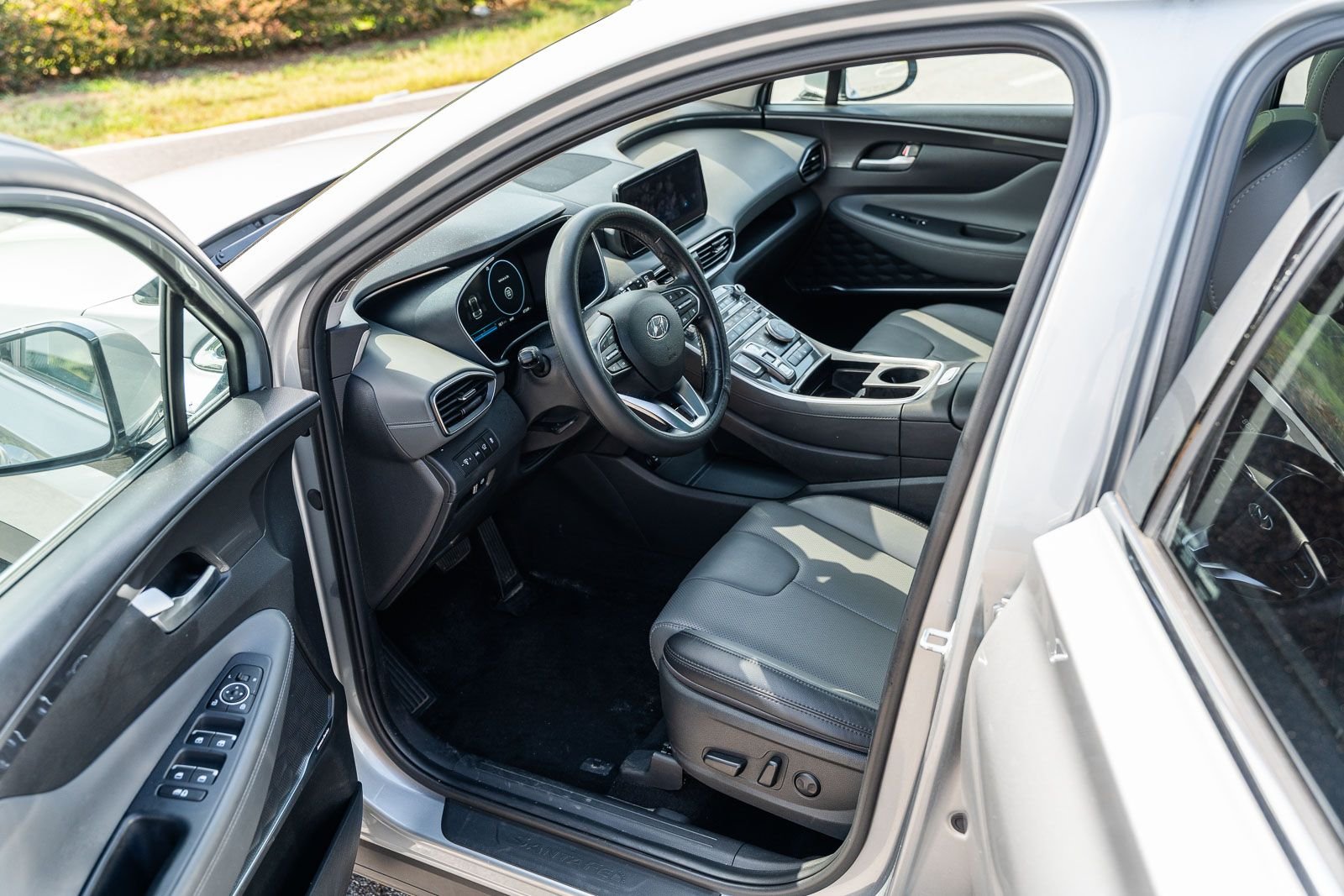 Used 2023 Silver Hyundai SEL image 17