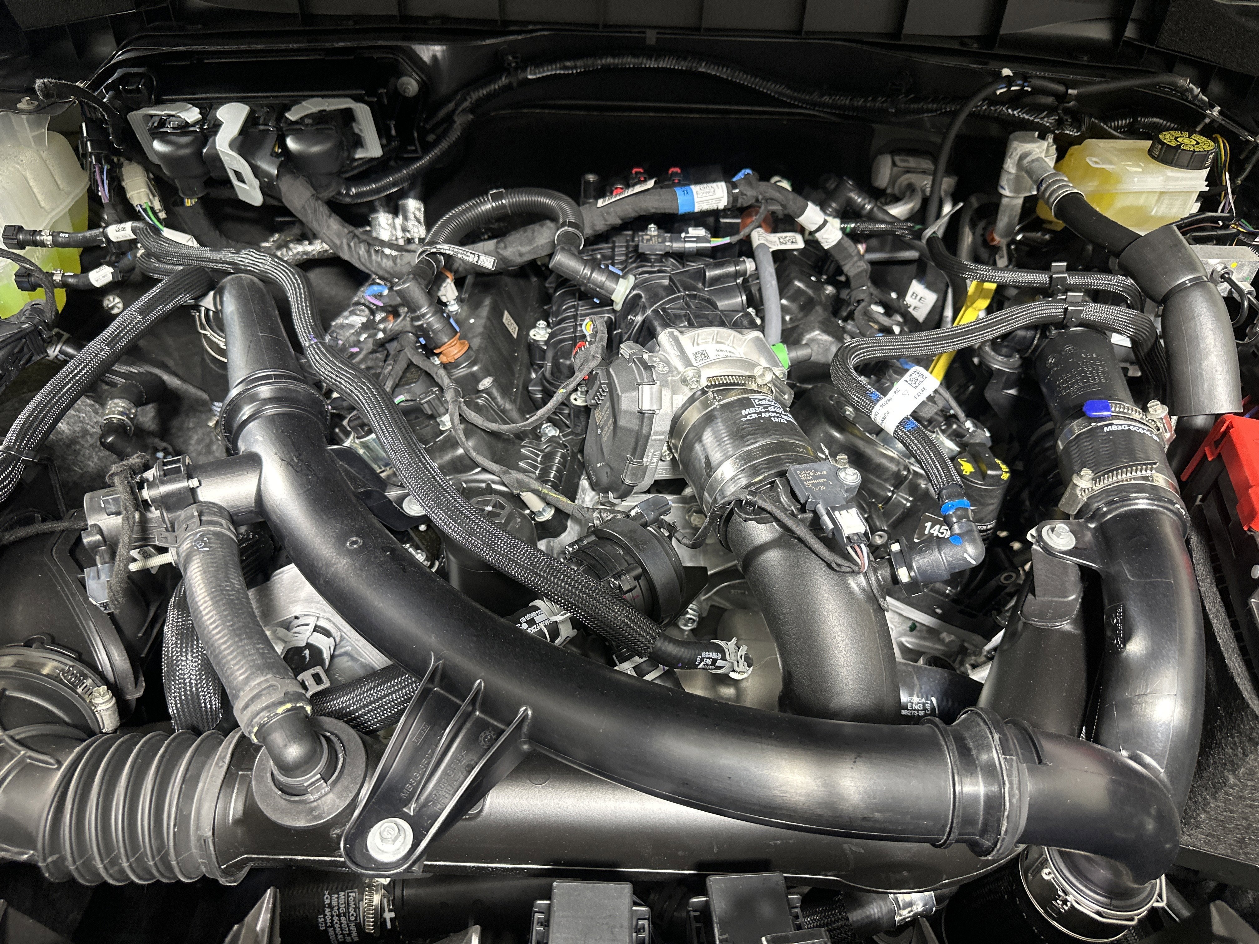 New 2025 CARBONIZED GRAY MET Ford Badlands image 25