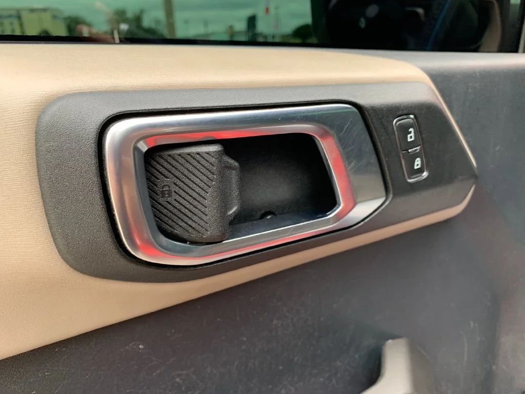 Used 2021 Red Ford Wildtrak image 13