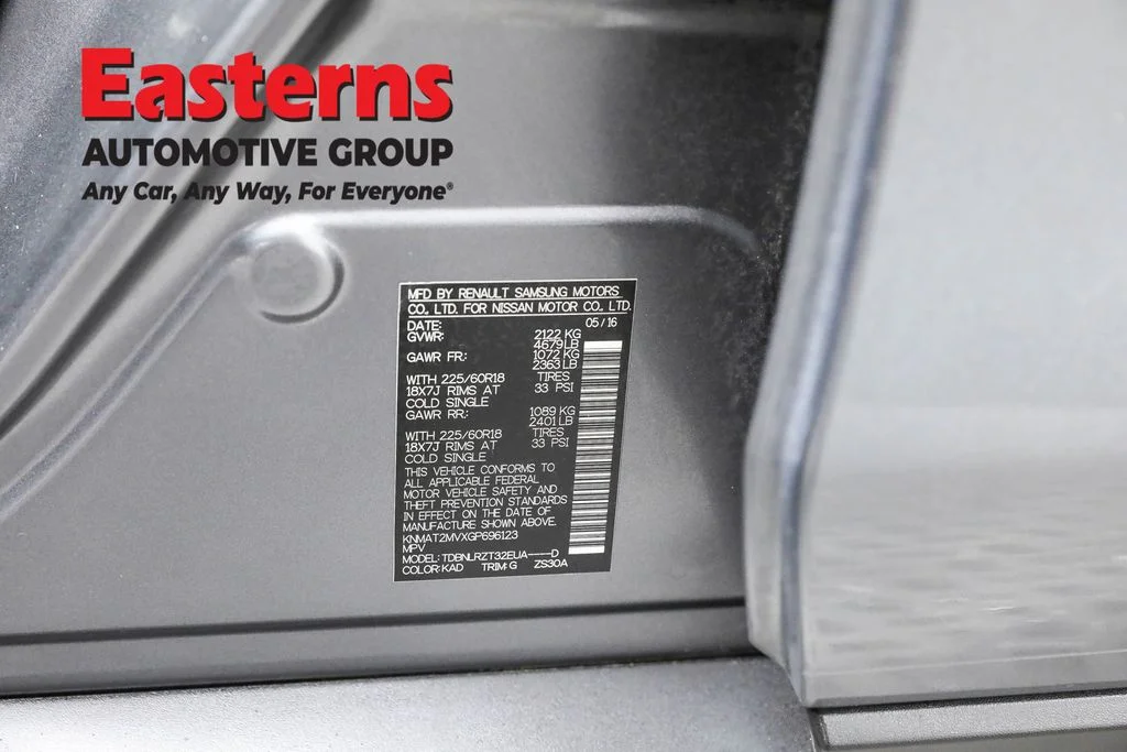 Used 2016 Gray Nissan SL image 32