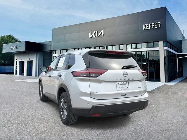 Used 2025 Silver Nissan S image 6