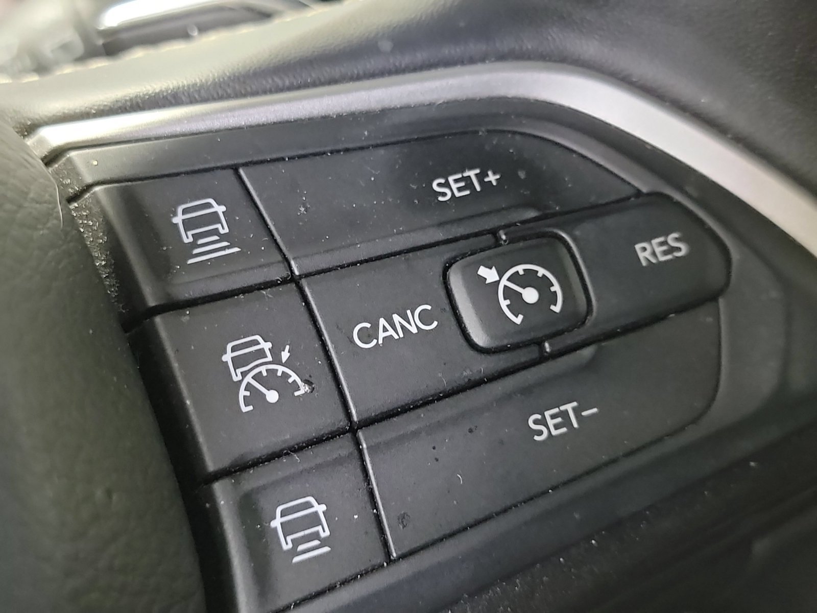 Used 2021 Velvet Red Pearlcoat Jeep Altitude image 32