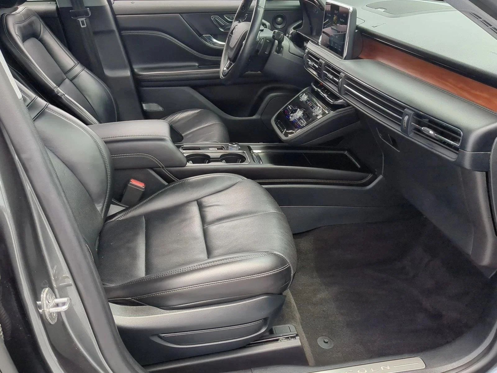 Used 2020 Magnetic Gray Lincoln Reserve image 22