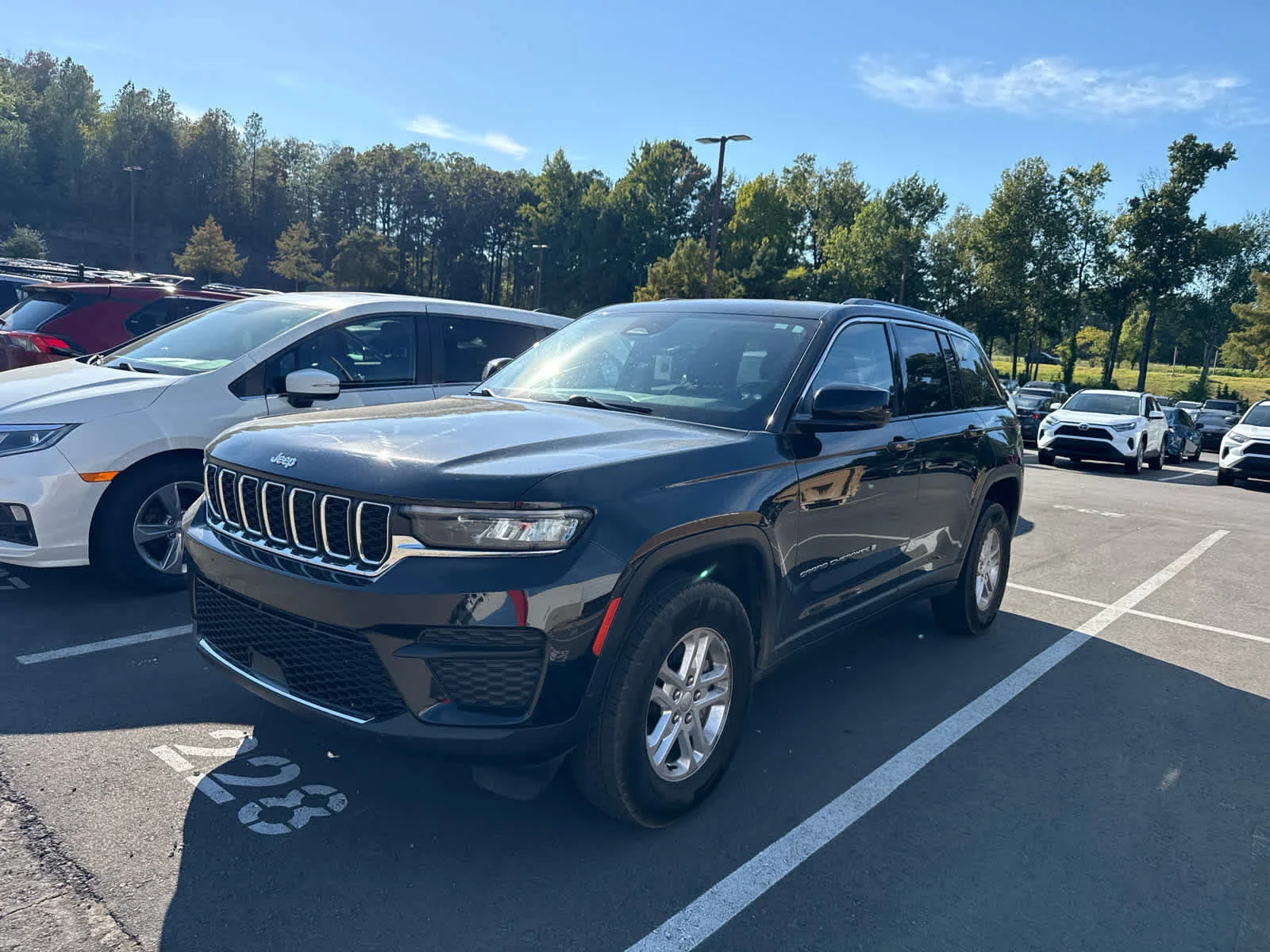 Used 2023 Diamond Black Crystal Pearlcoat Jeep Laredo image 6