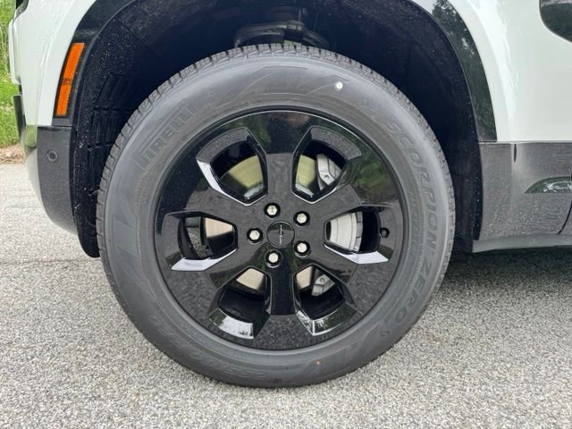 New 2026 Fuji White Land Rover X-Dynamic SE image 2