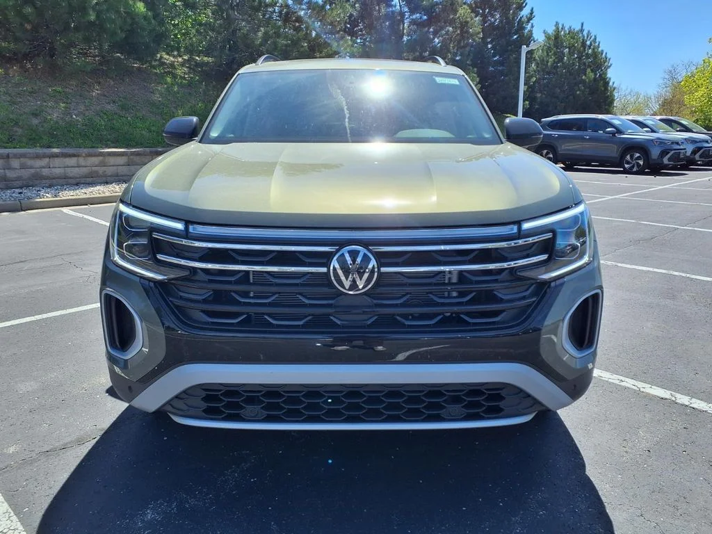 New 2026 Avocado Green Pearl Volkswagen Peak Edition image 6