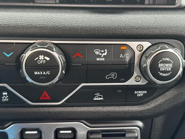 Certified Used 2025  Jeep Sport image 34