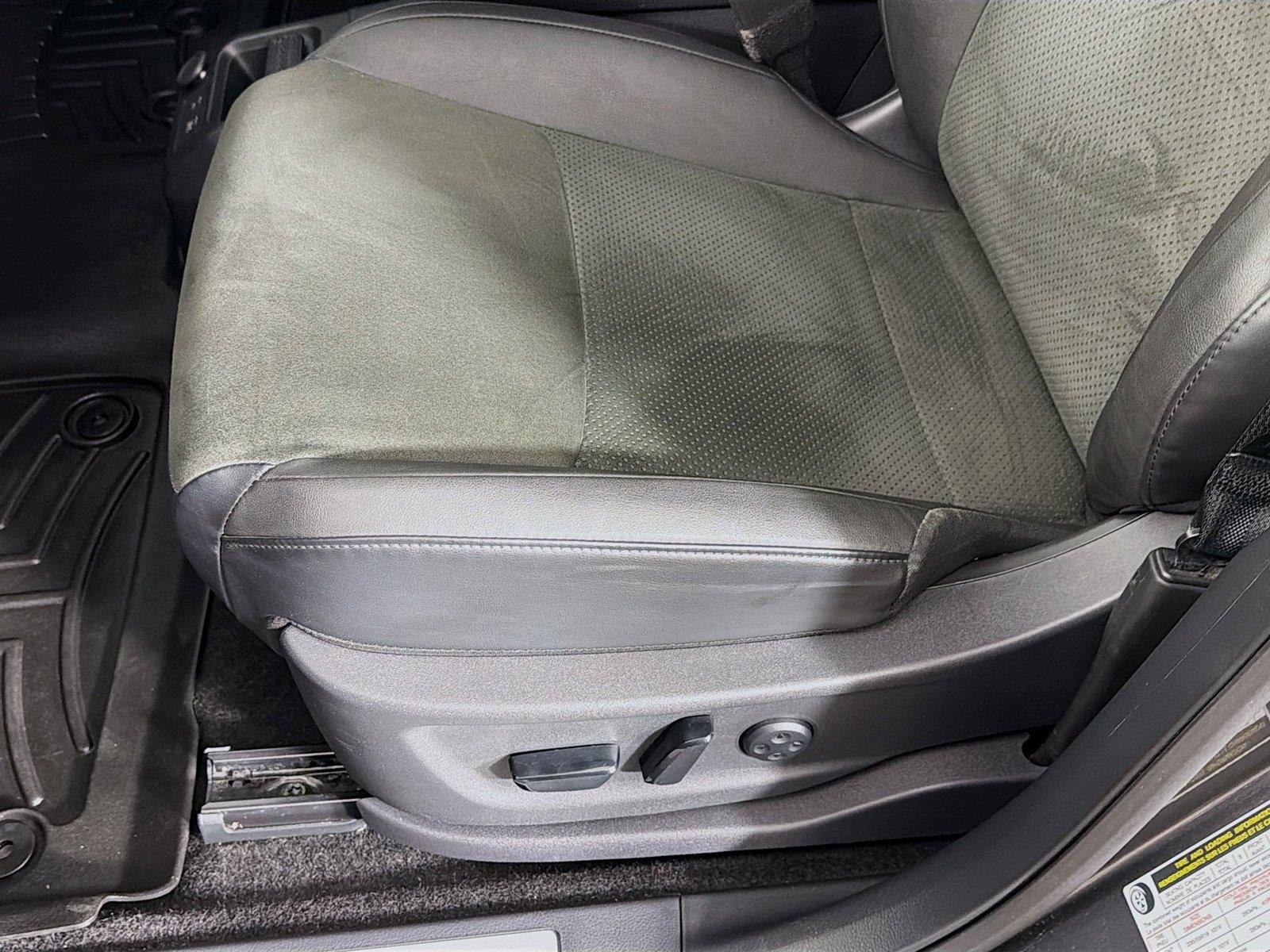 Used 2023 Gun Metallic Nissan ENGAGE image 15
