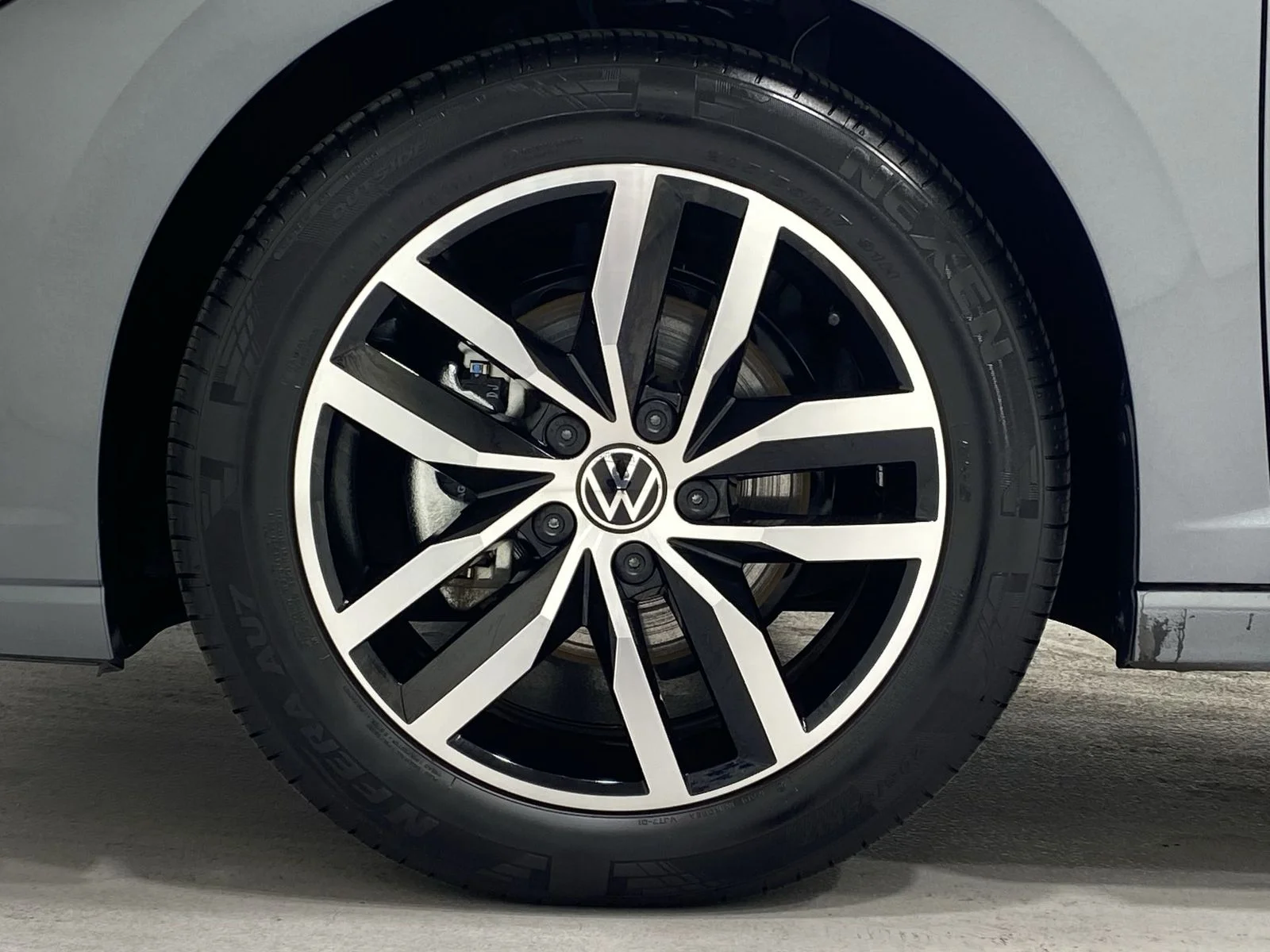2025 Volkswagen Jetta SE - Photo 10